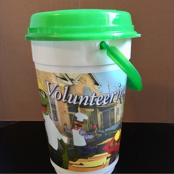 Disney Parks MGM/HS Muppets Celebrate Volunteering Popcorn Bucket - Picture 3 of 5
